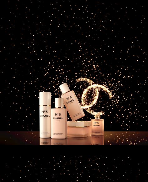 confezione natalizia chanel n5|N°5 Holidays: le idee regalo firmate Chanel .